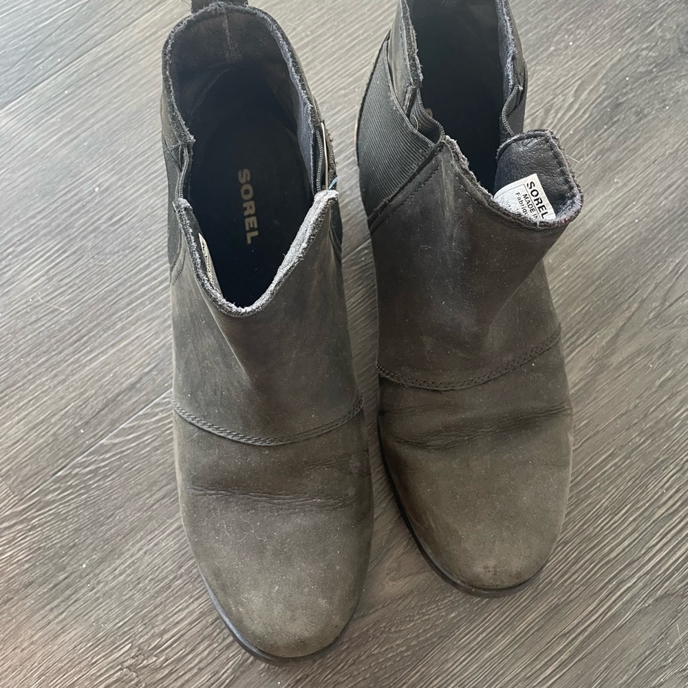 Sorel black short booties